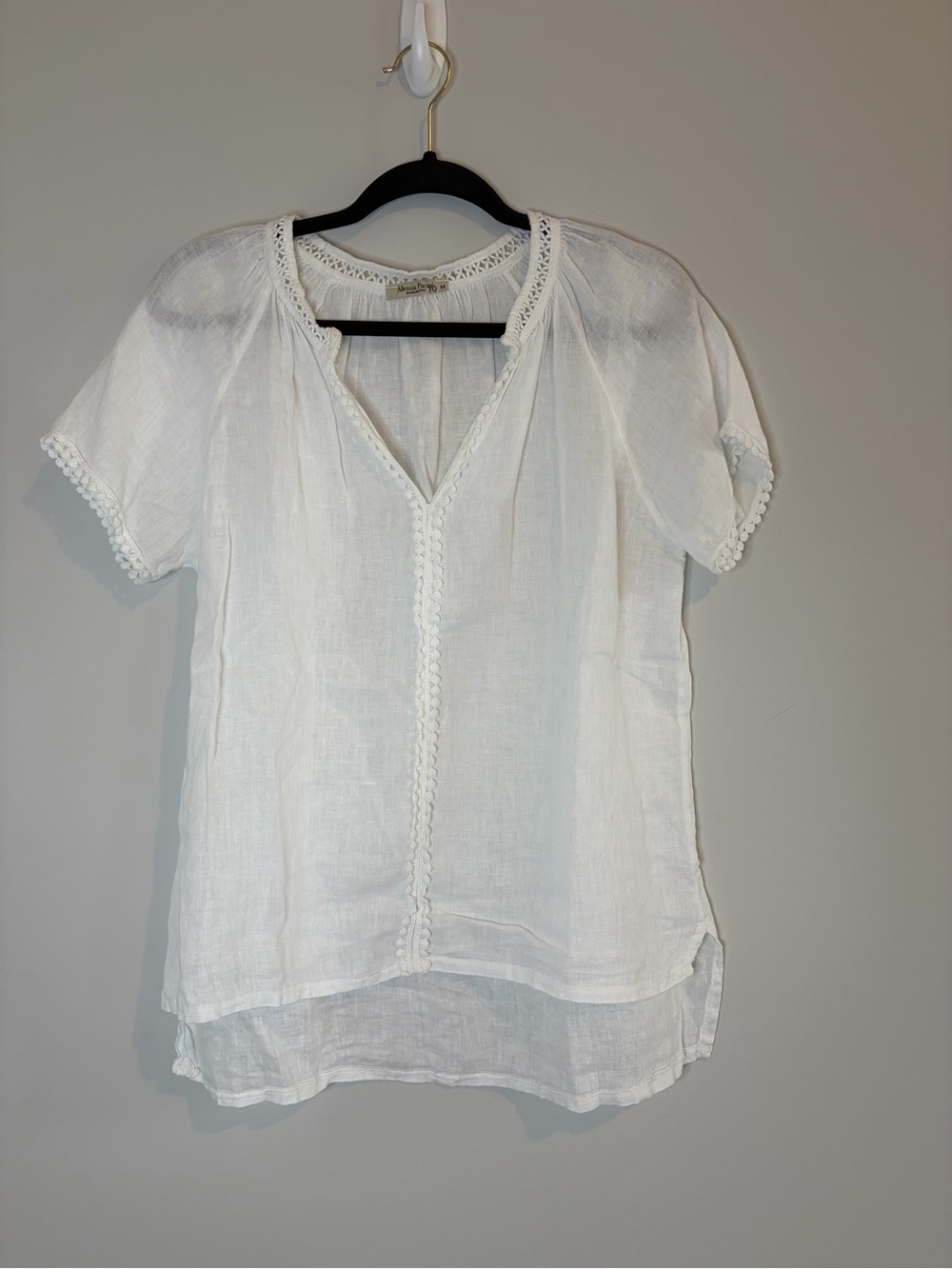 White V-Neck Crochet-Trim Short Sleeve Linen Blouse